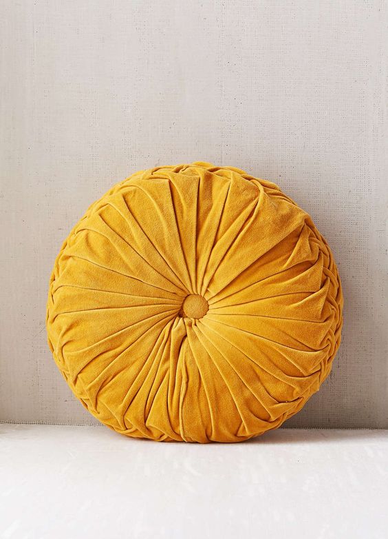 5 Items That Work Perfectly With Golden Yellow Bedding